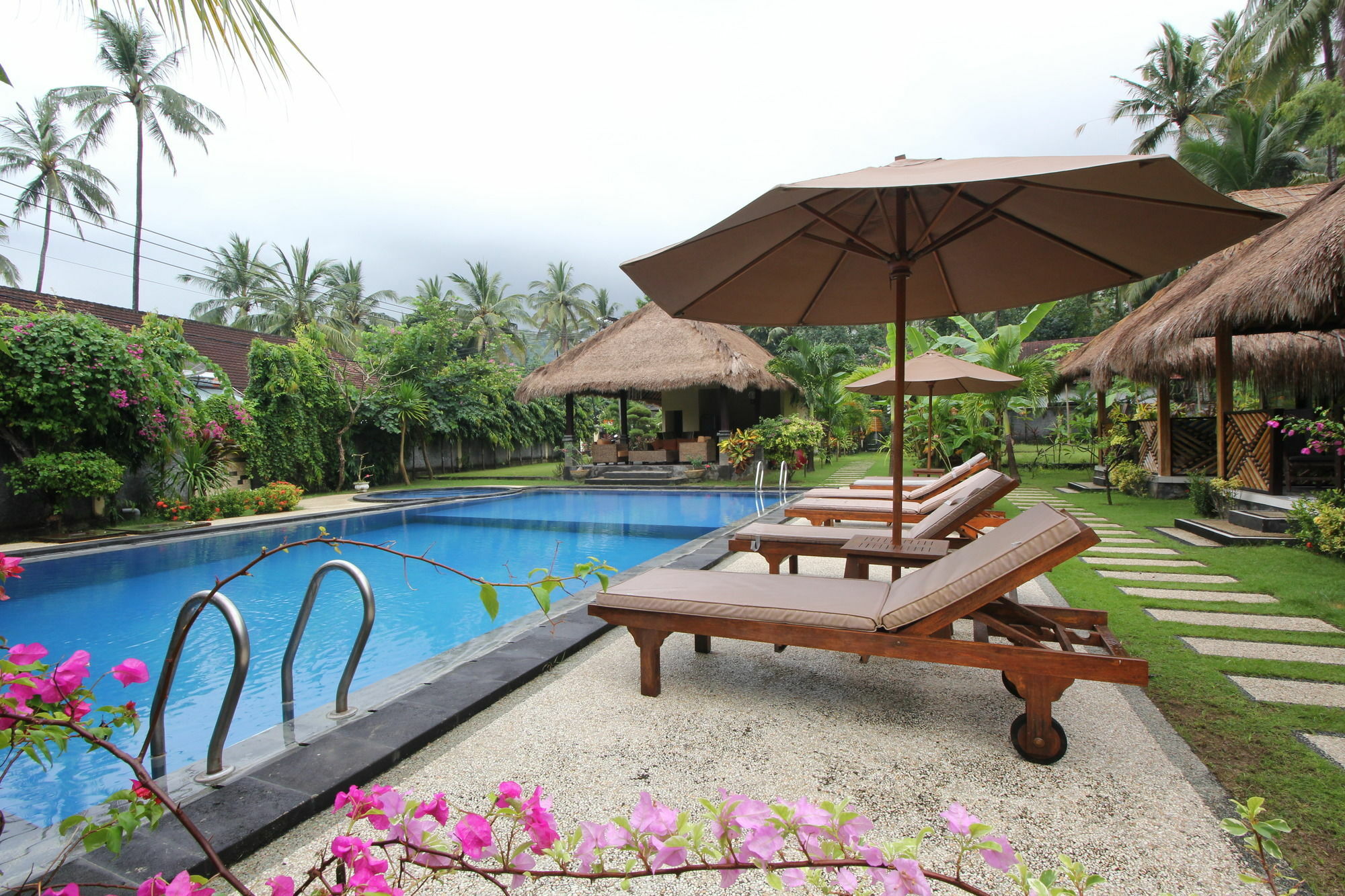 Hotel Mutiara Bali Candidasa Exterior foto